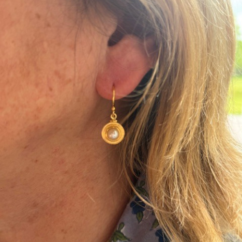Oyster target pendant earrings