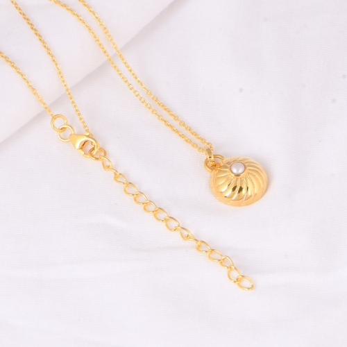 Aelia Round Pendant Necklace