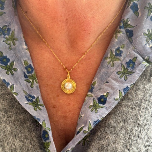 pearl necklace