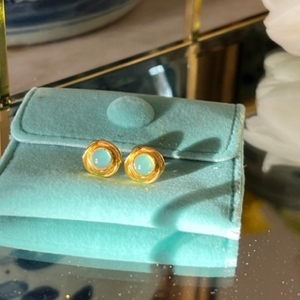 Wave stud earrings